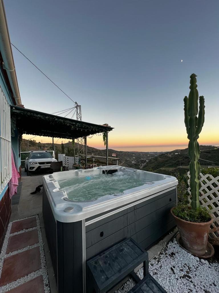 Casa Rural Malaga Monkey Love Con Jacuzzi Iznate Εξωτερικό φωτογραφία