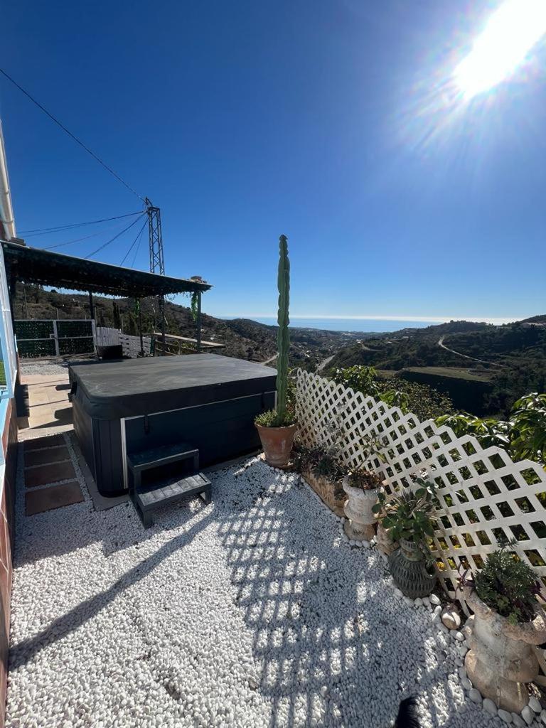 Casa Rural Malaga Monkey Love Con Jacuzzi Iznate Εξωτερικό φωτογραφία